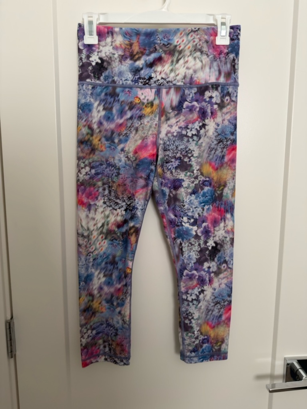 Athleta Elation Capri - Floral Blurred Watercolor Leggings - size S